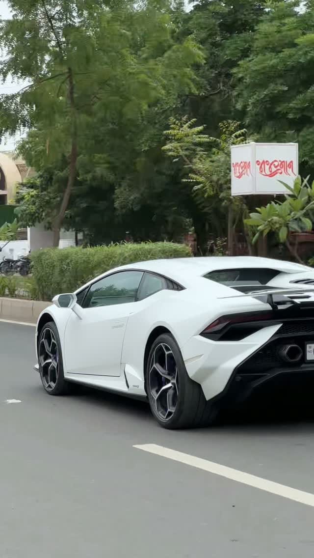 Post 3 by super.cars.club on Instagram (video)