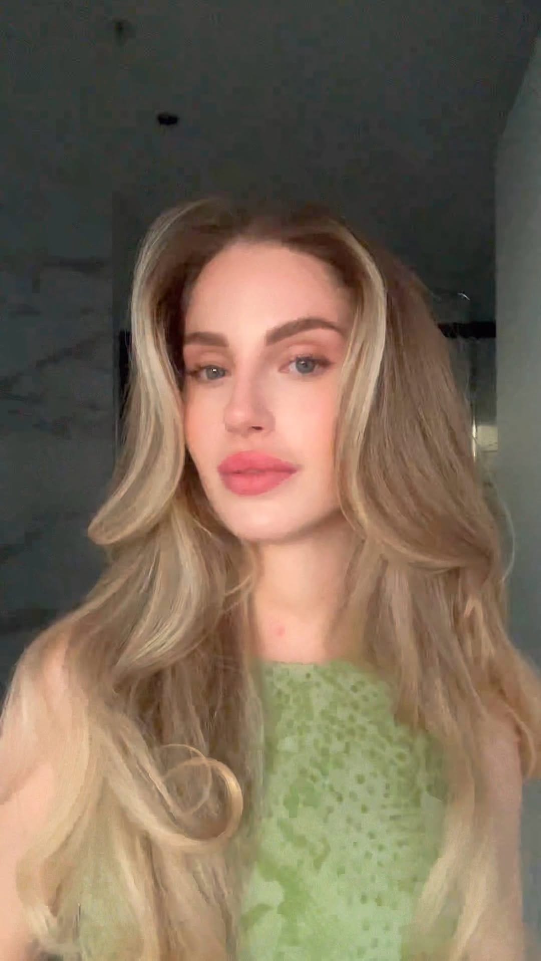 Post 3 by Mira Öztürk on Instagram (video)