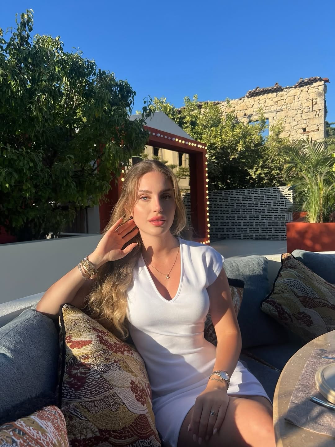 Post 1 by Mira Öztürk on Instagram (carousel)