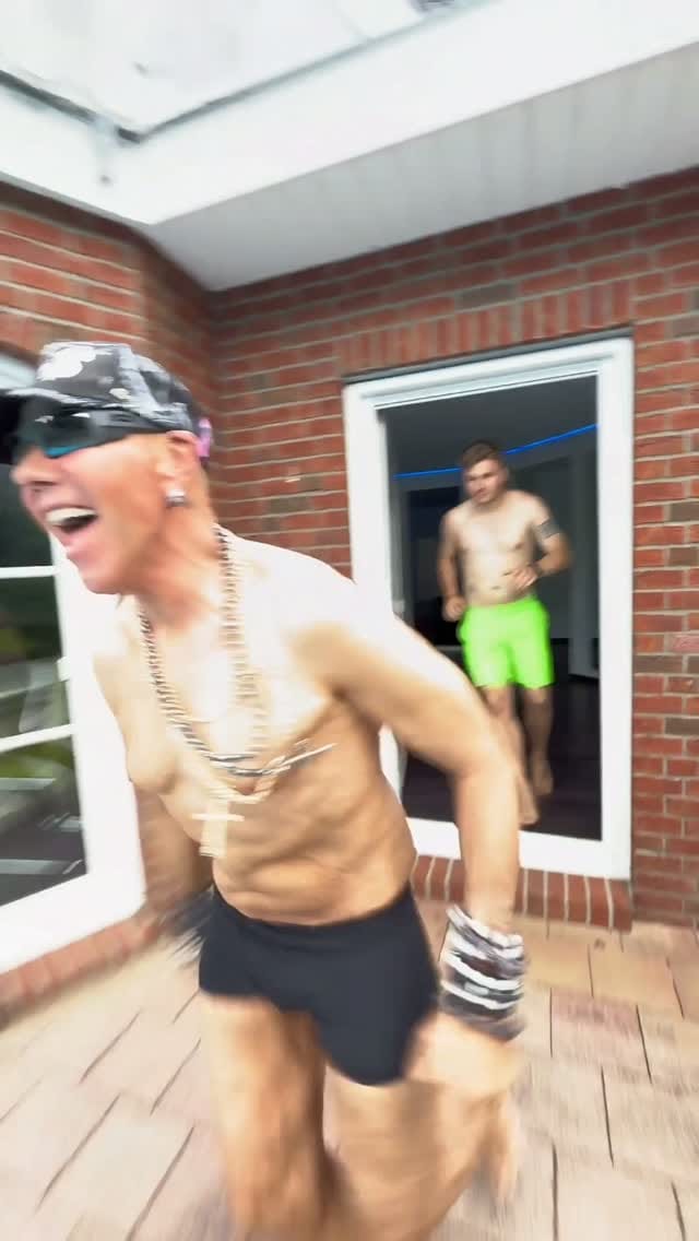 Post 7 by Max Herzberg on Instagram (video)
