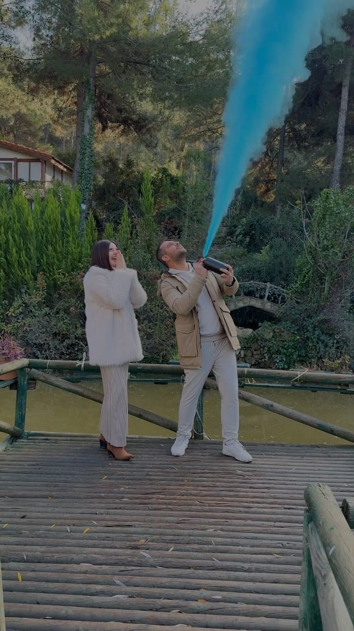 Post 9 by Esra Altan on Instagram (video)