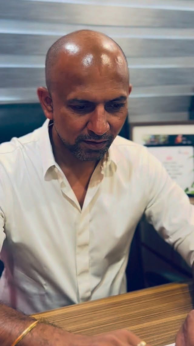 Post 6 by 𝗡𝗶𝗿𝗮𝘃 𝗩𝗮𝗸𝗵𝗮𝗿𝗶𝗮 l 𝗥𝗲𝗮𝗹 𝗘𝘀𝘁𝗮𝘁𝗲 on Instagram (video)