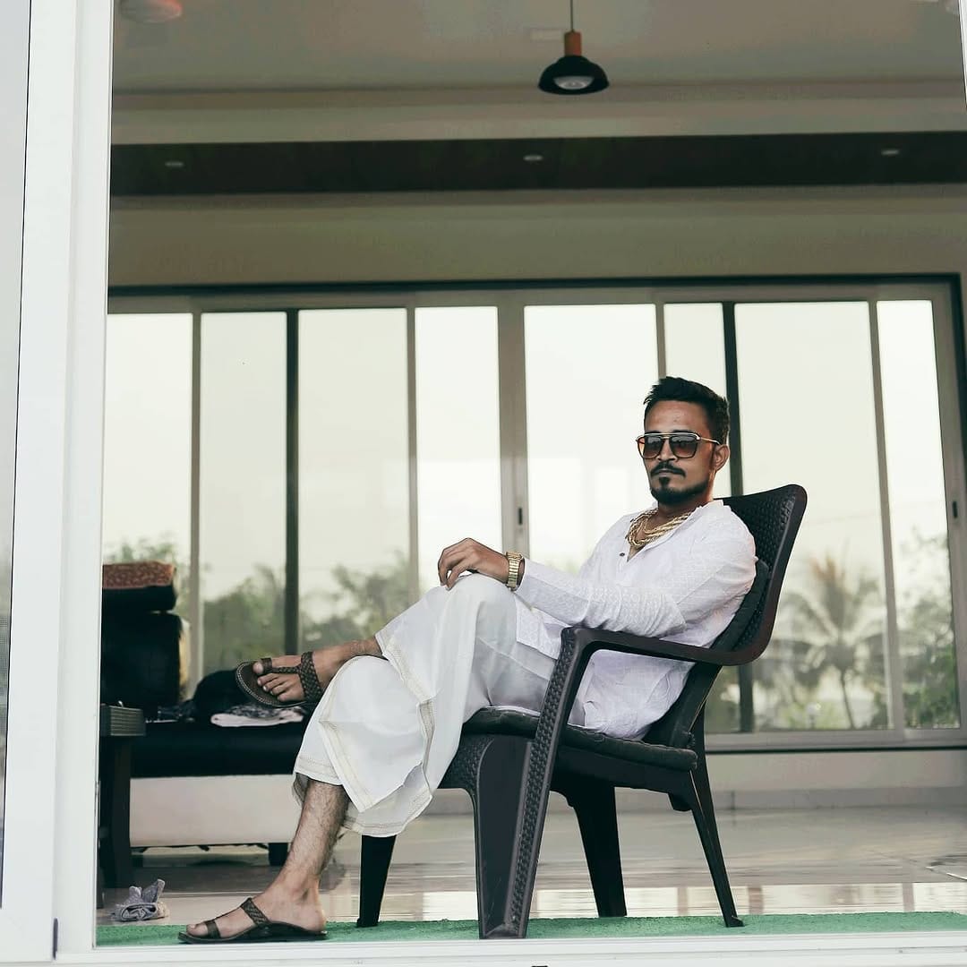 Post 8 by VIVEK MASTER on Instagram (carousel)