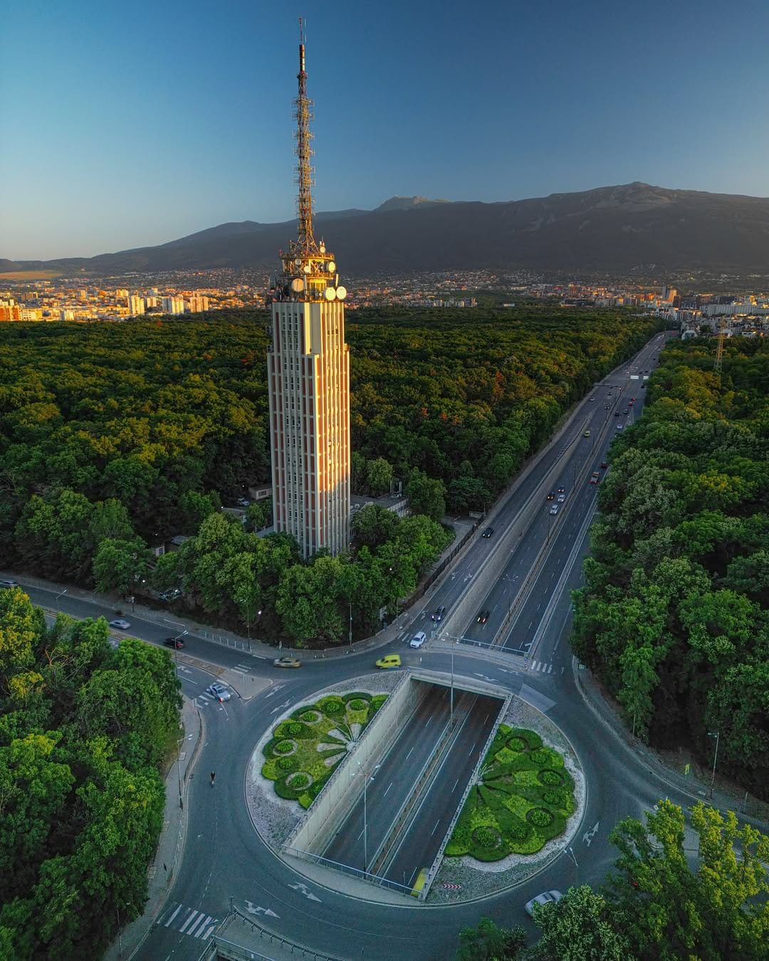 Post 6 by Viktor Pashov Photography on Instagram (image)