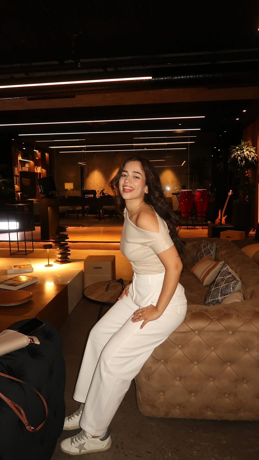 Post 2 by Almina Düzgün on Instagram (video)