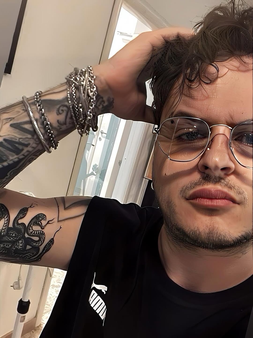 Post 7 by _ 𝐔𝐌𝐁𝐄𝐑𝐓𝐎_ on Instagram (image)
