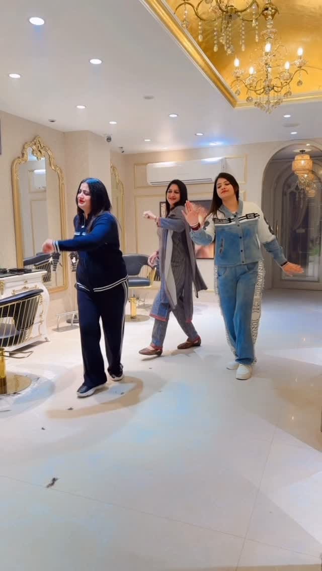Post 8 by Makeup Studio, Salon & Academy on Instagram (video)