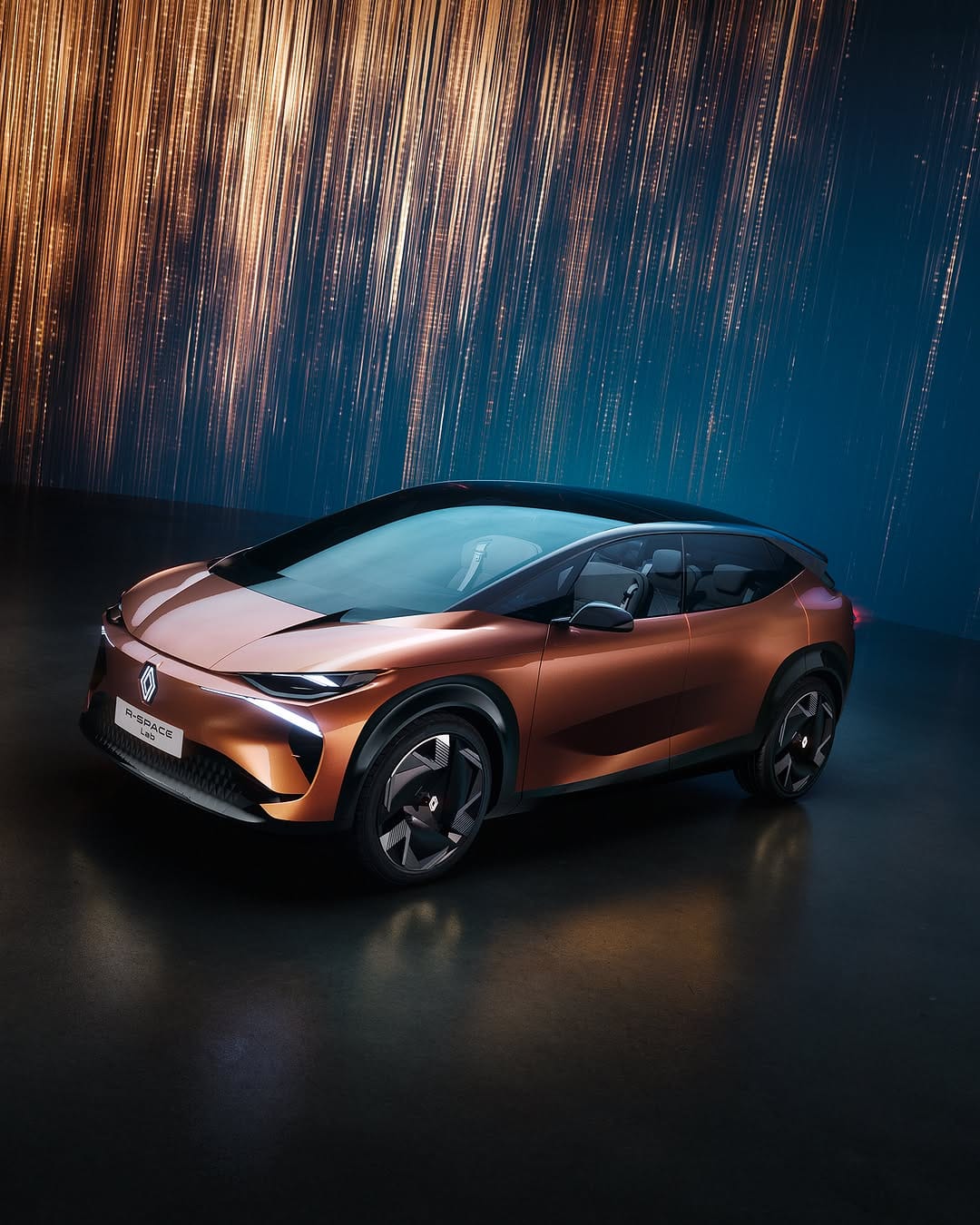 Post 6 by Renault Greece on Instagram (carousel)