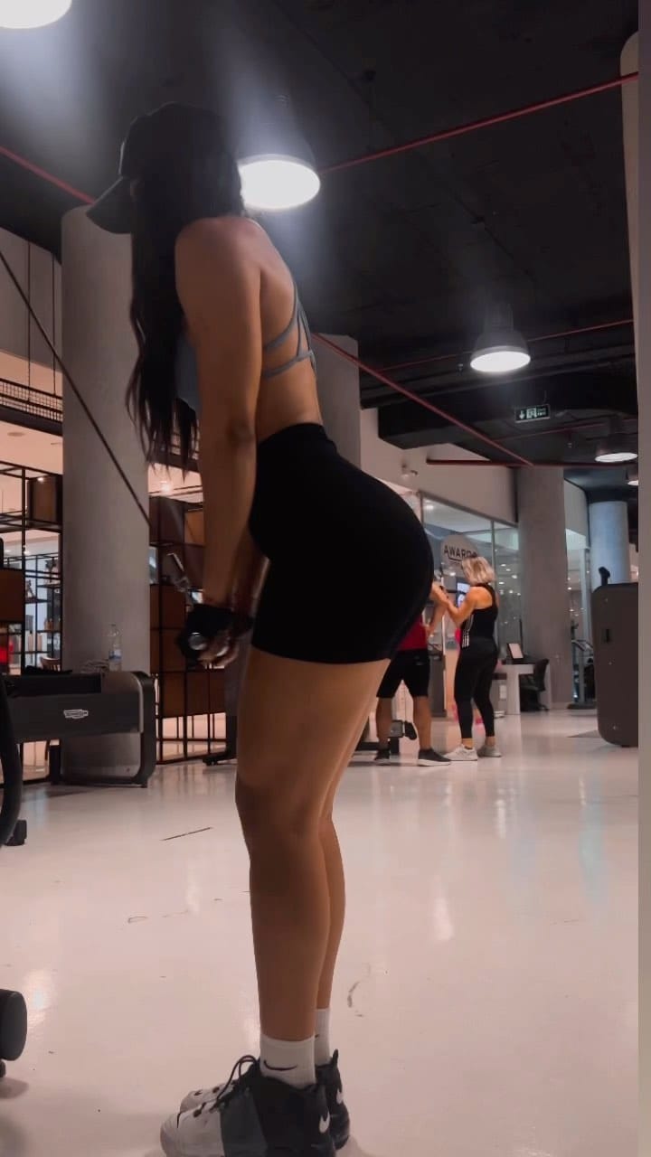Post 10 by 🧿✨ нєℓєи gσиzαℓєz✨🧿 on Instagram (video)