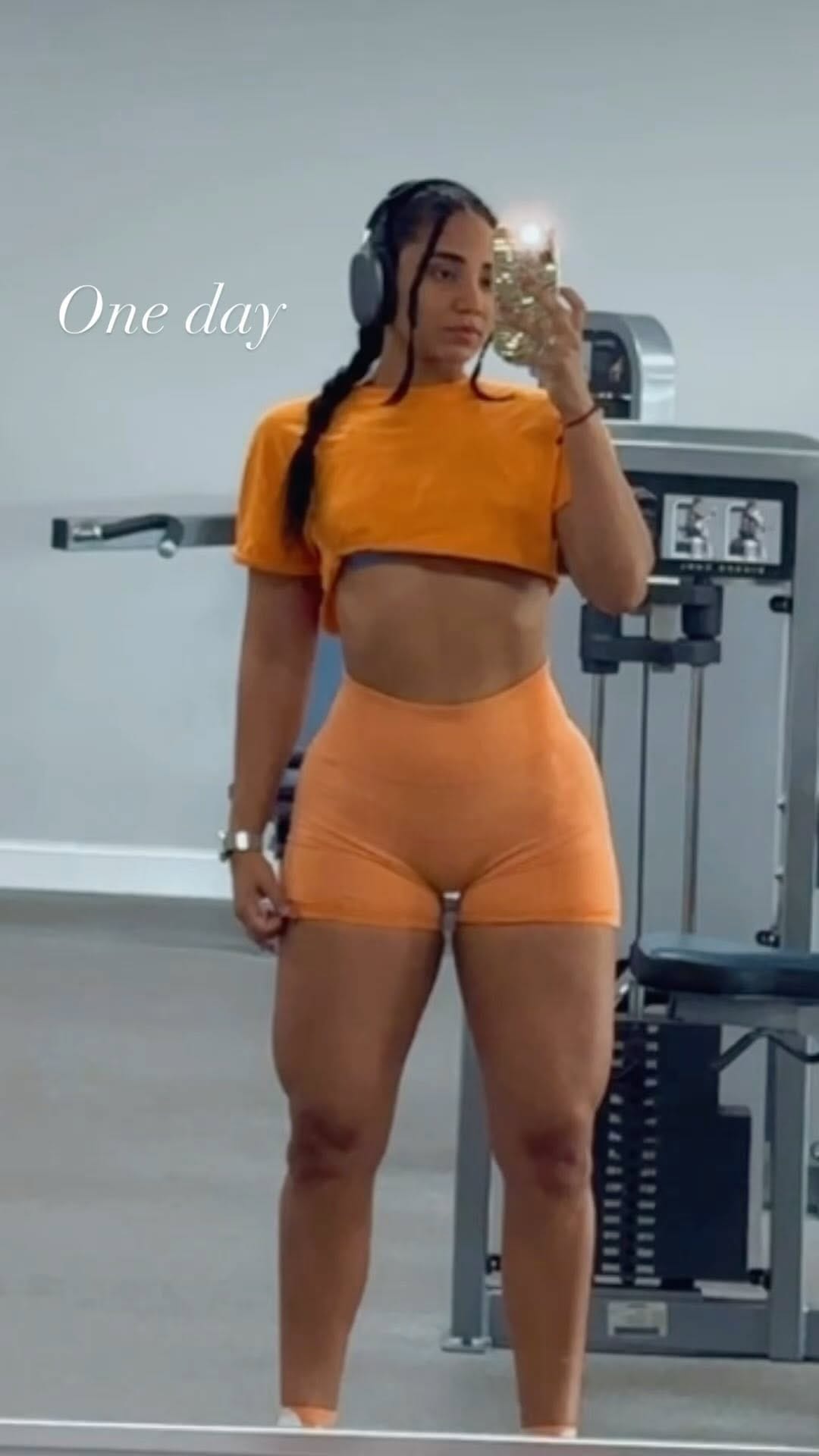 Post 5 by 🧿✨ нєℓєи gσиzαℓєz✨🧿 on Instagram (video)