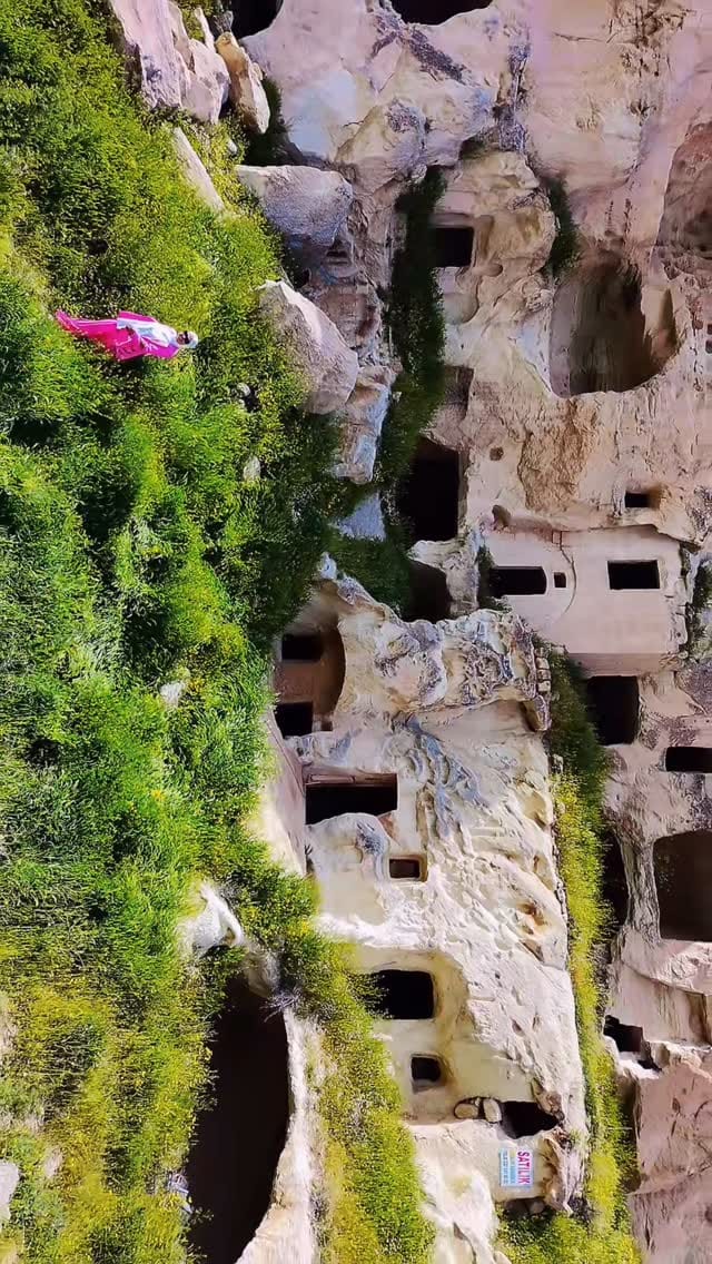 Post 7 by Emine Çavuş on Instagram (video)