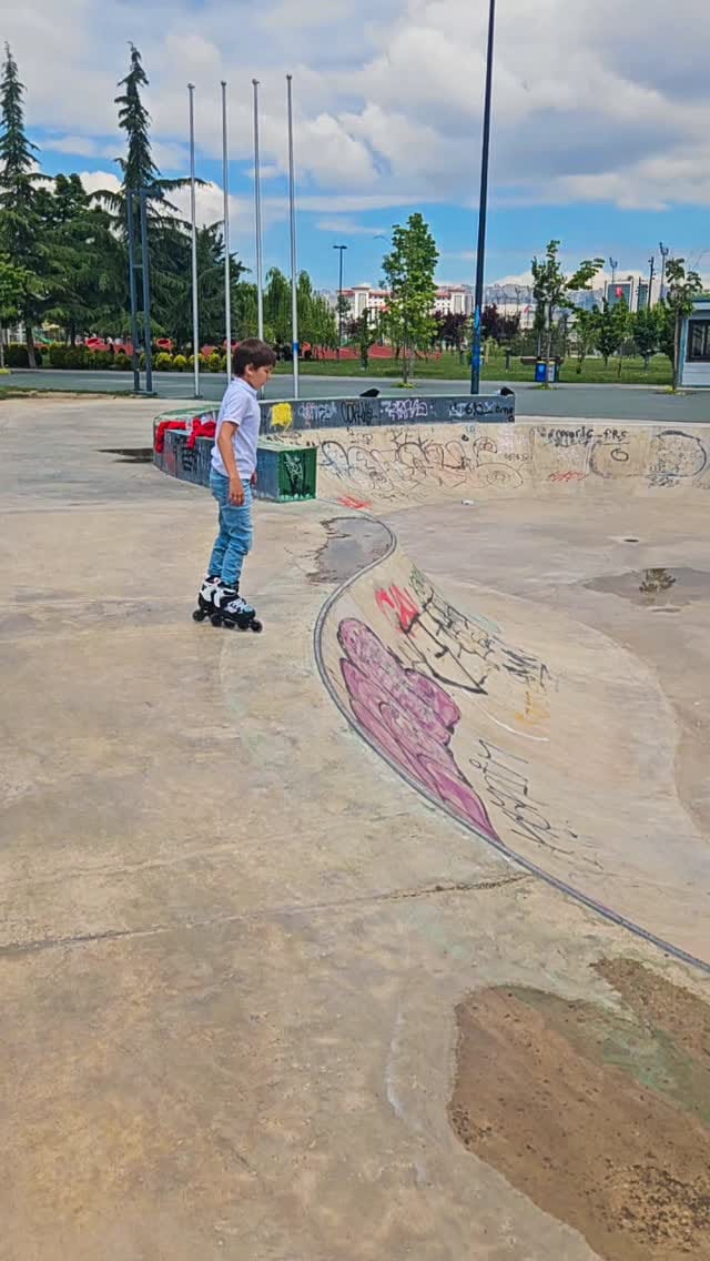 Post 4 by Barkın Aybars Kaman on Instagram (video)
