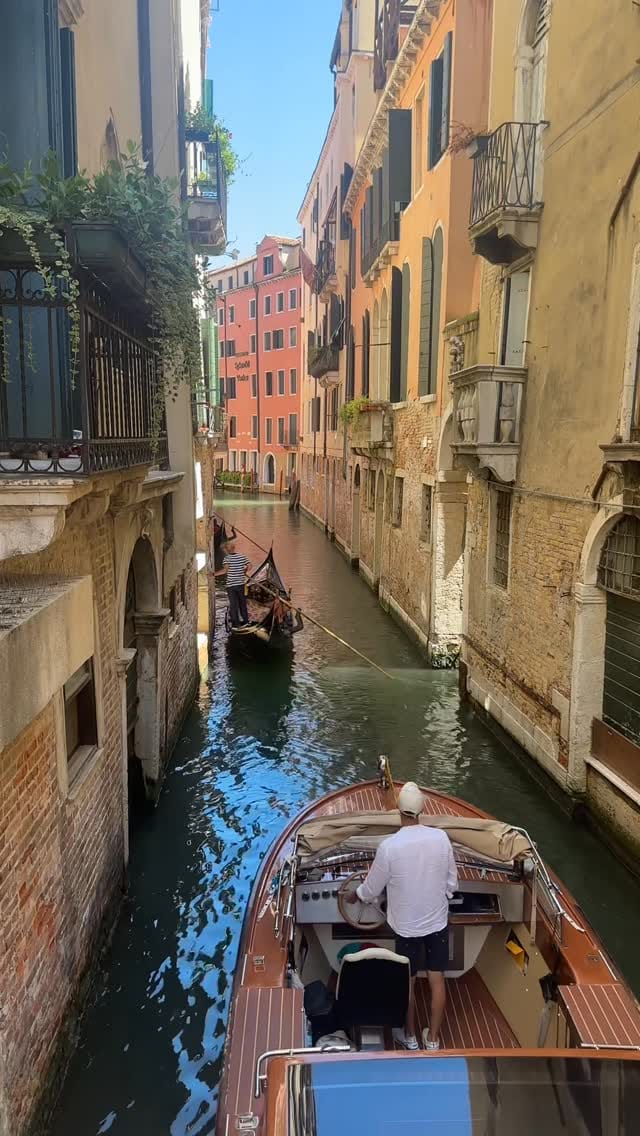Post 8 by Karim on Instagram (video)