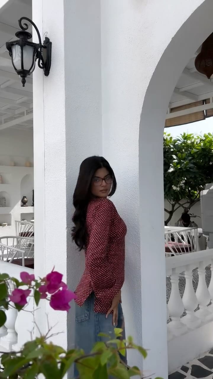 Post 4 by khwahish khadoliya on Instagram (video)