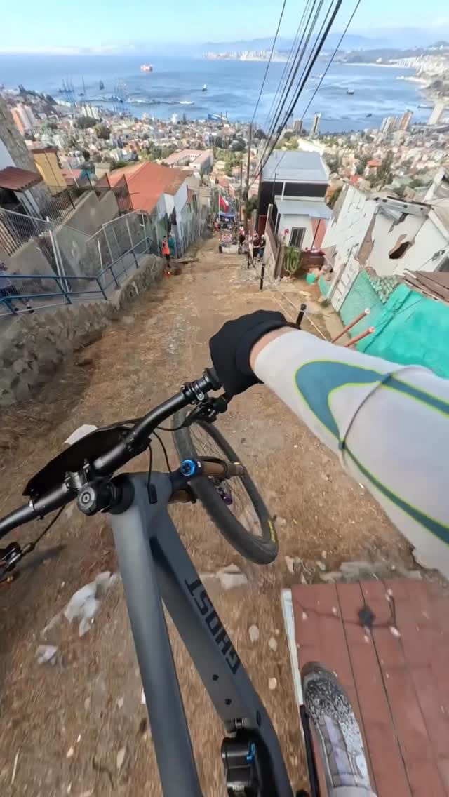 Post 9 by Hannes Alber - Urban Downhill Athlete on Instagram (video)