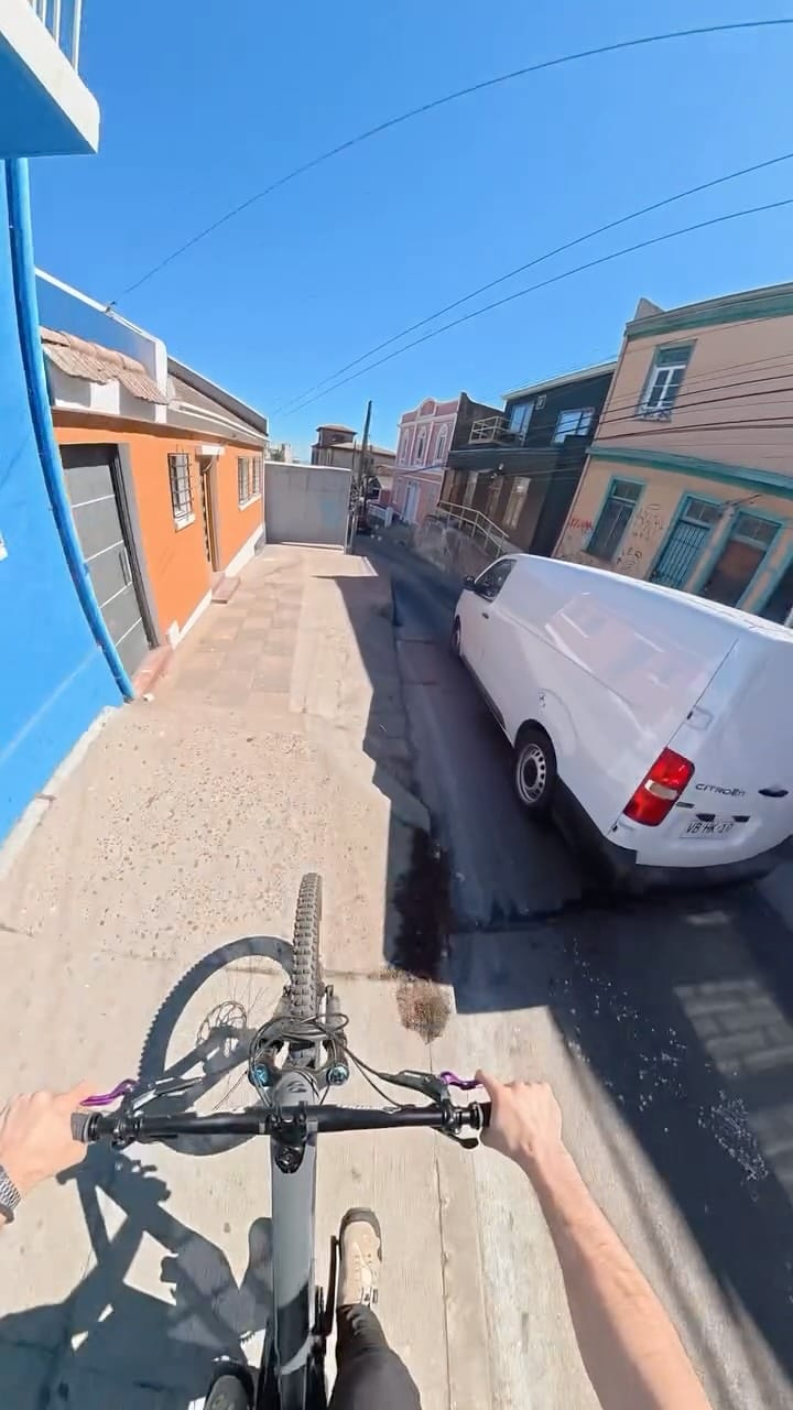 Post 6 by Hannes Alber - Urban Downhill Athlete on Instagram (video)
