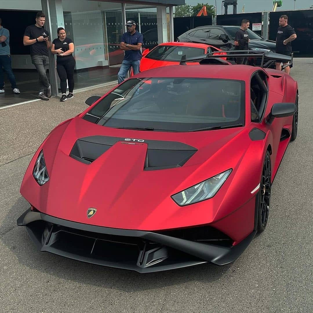 Post 10 by LAMBORGHINI on Instagram (image)