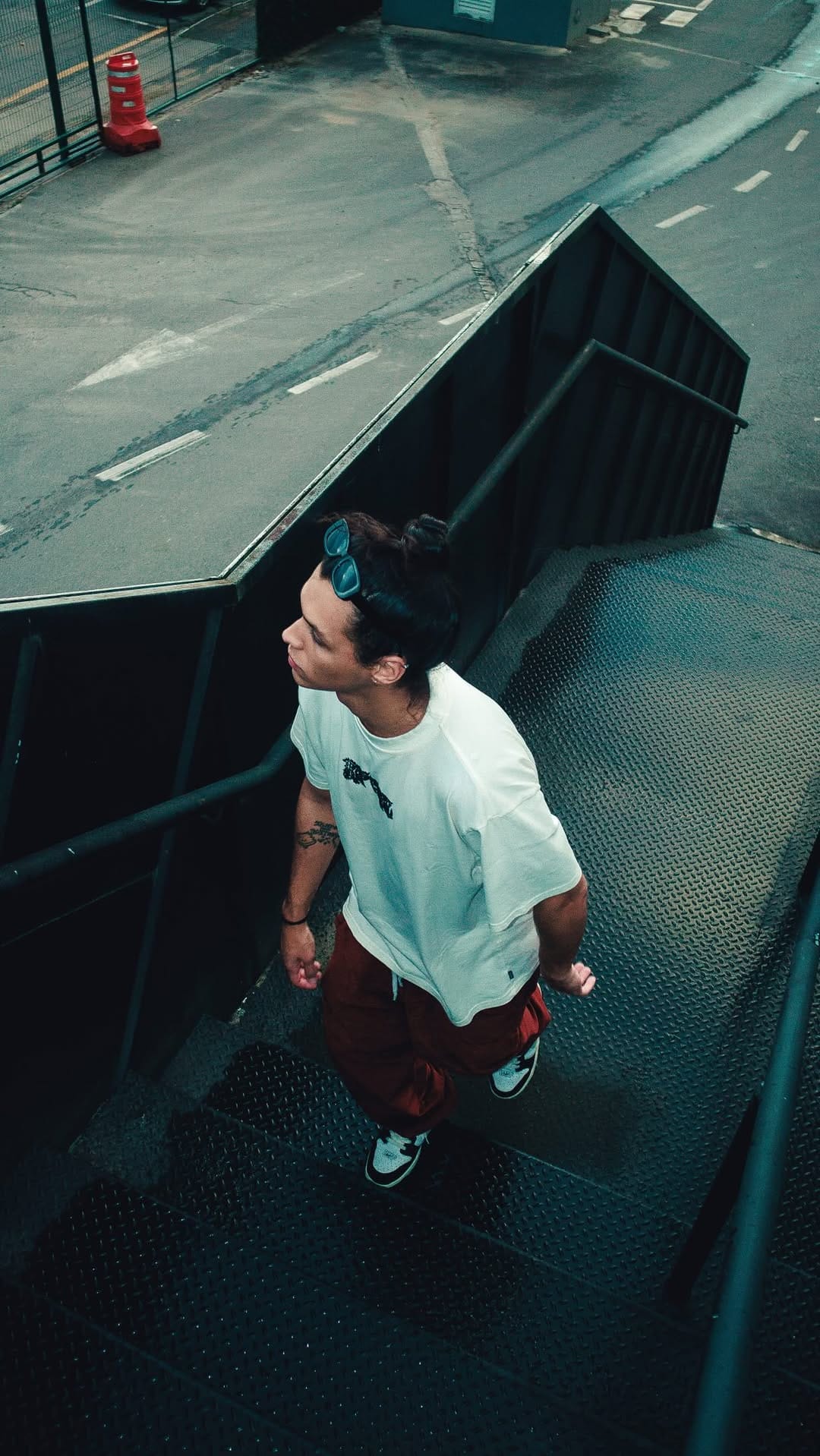 Post 8 by Adrian Leles on Instagram (video)