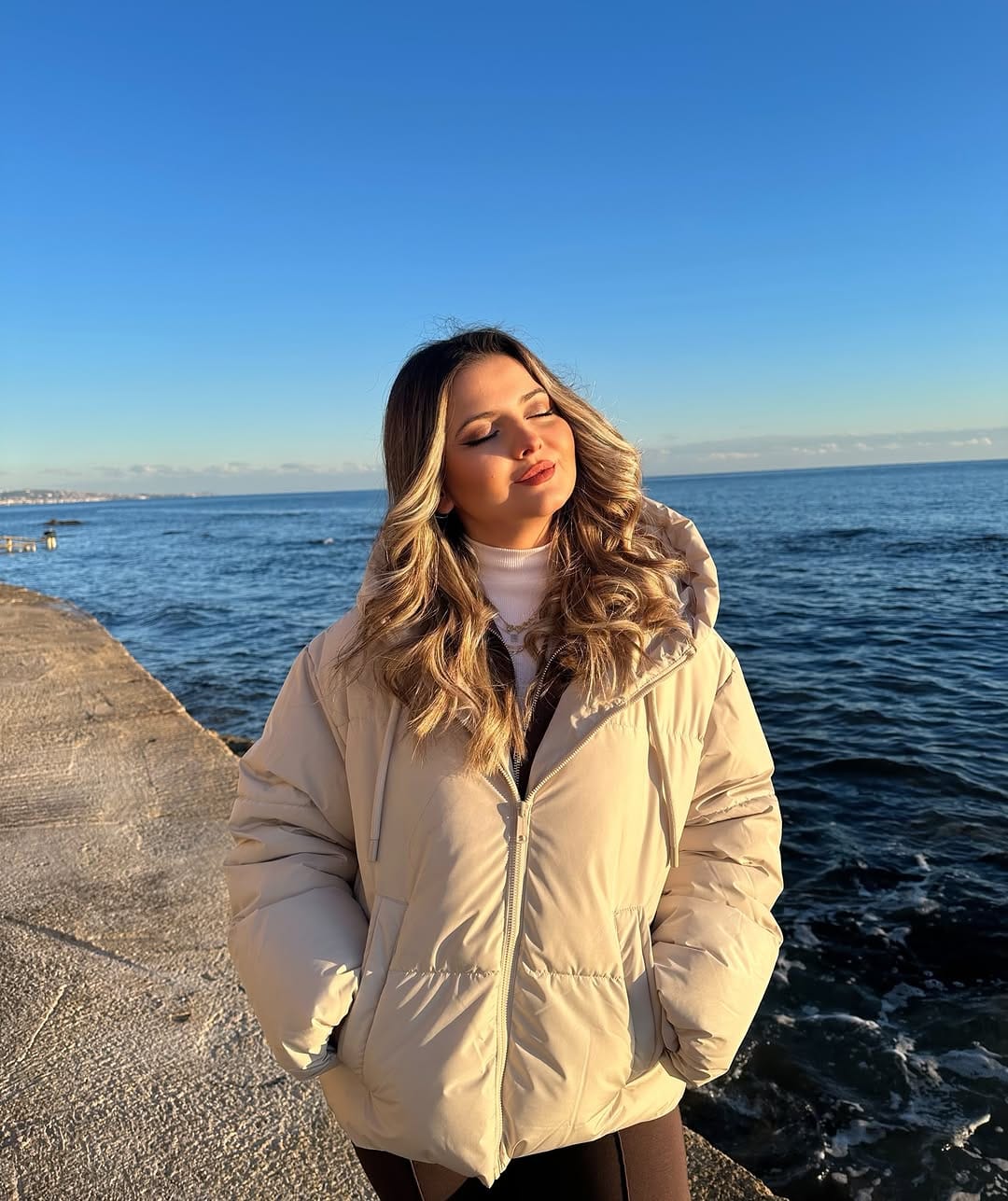 Post 2 by @buseeederin on Instagram (image)