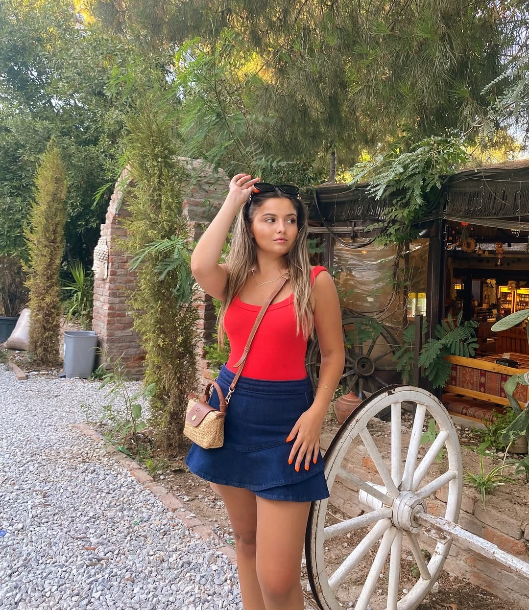 Post 1 by @buseeederin on Instagram (image)