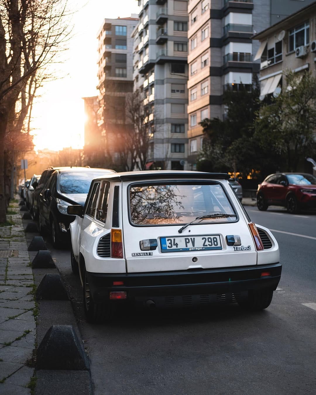 Post 6 by Renault 5 Spotters on Instagram (carousel)