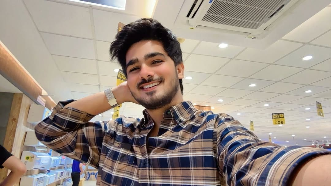 Post 1 by Akshay Thakkar on Instagram (carousel)