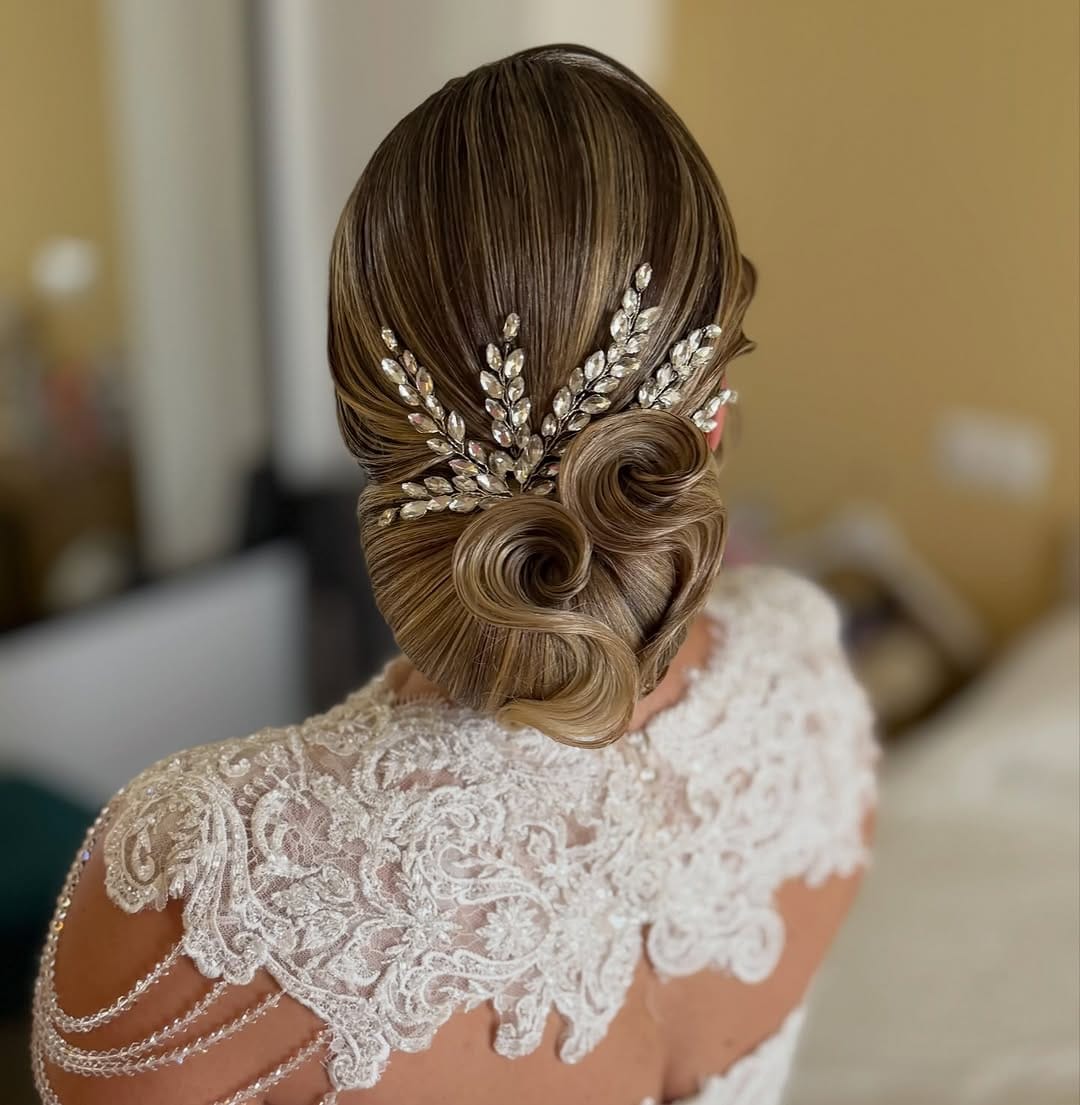 Post 7 by Jessica Garisto Hair Designer on Instagram (carousel)