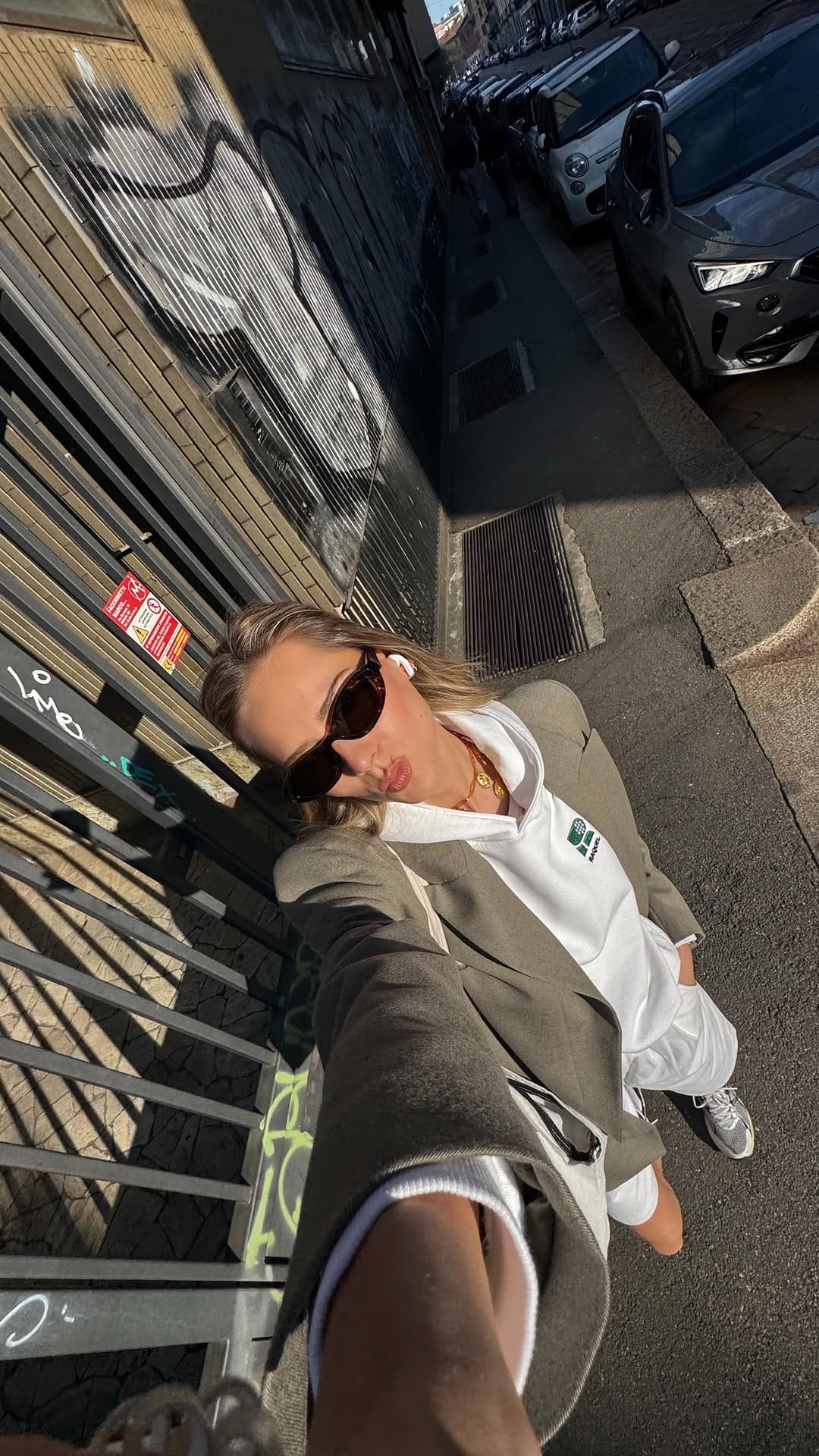 Post 4 by Raluca Aroșoaie on Instagram (video)