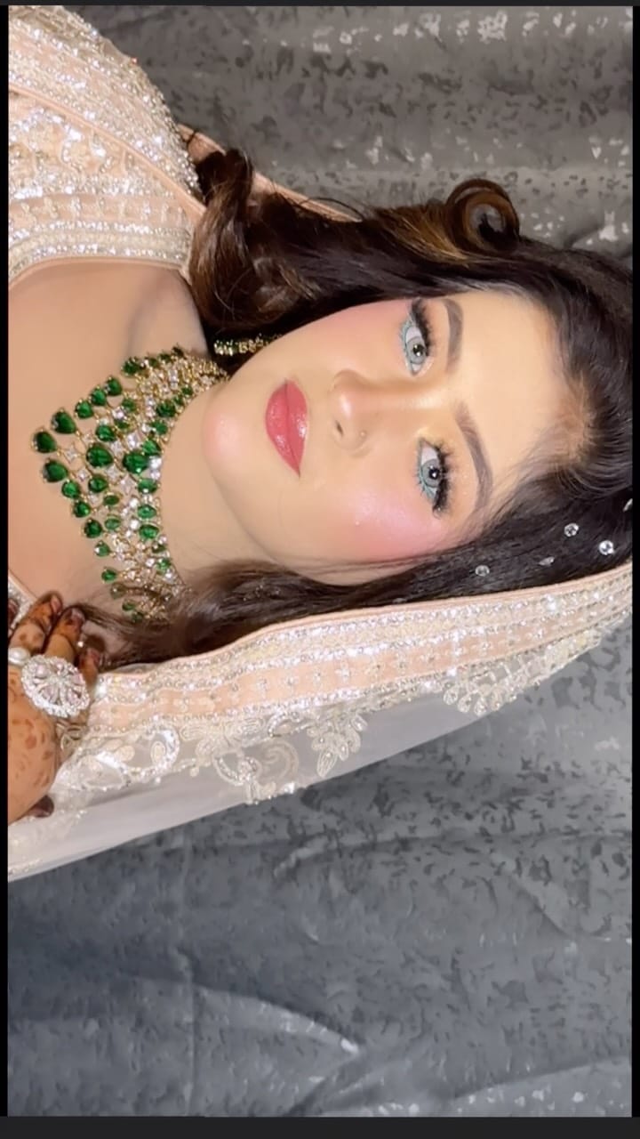 Post 3 by Aliza makeup artist on Instagram (video)