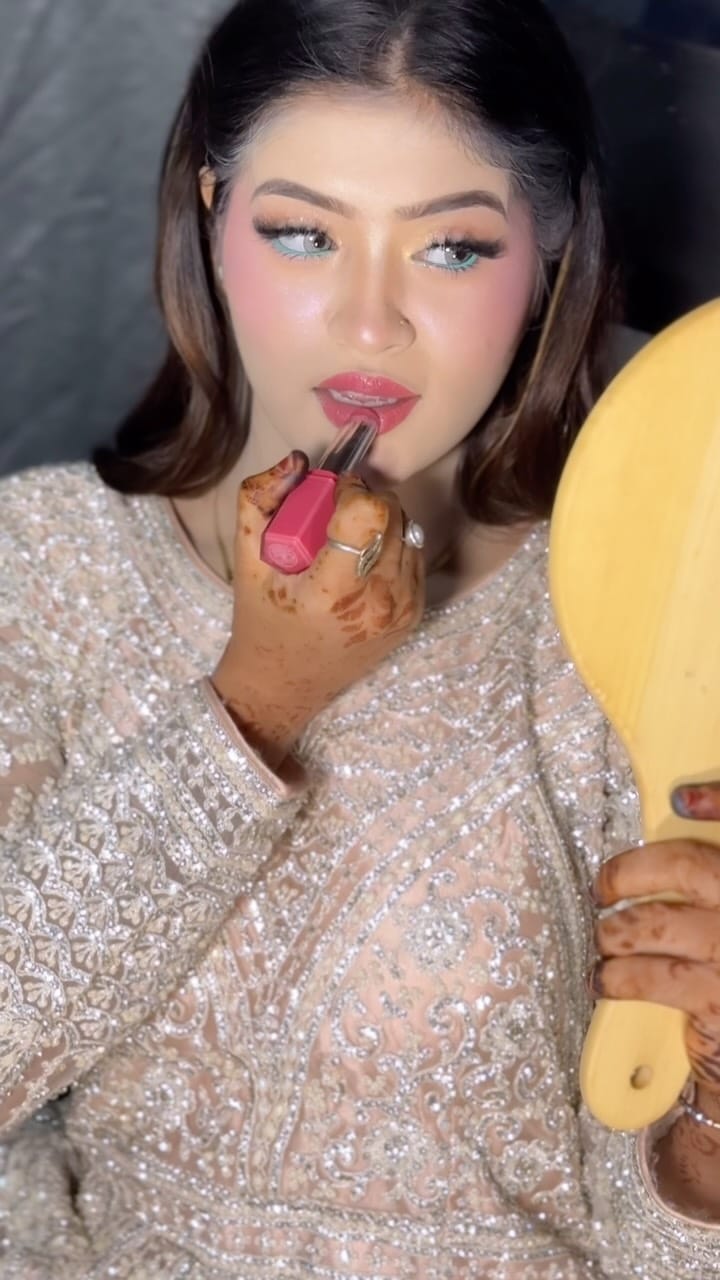 Post 2 by Aliza makeup artist on Instagram (video)