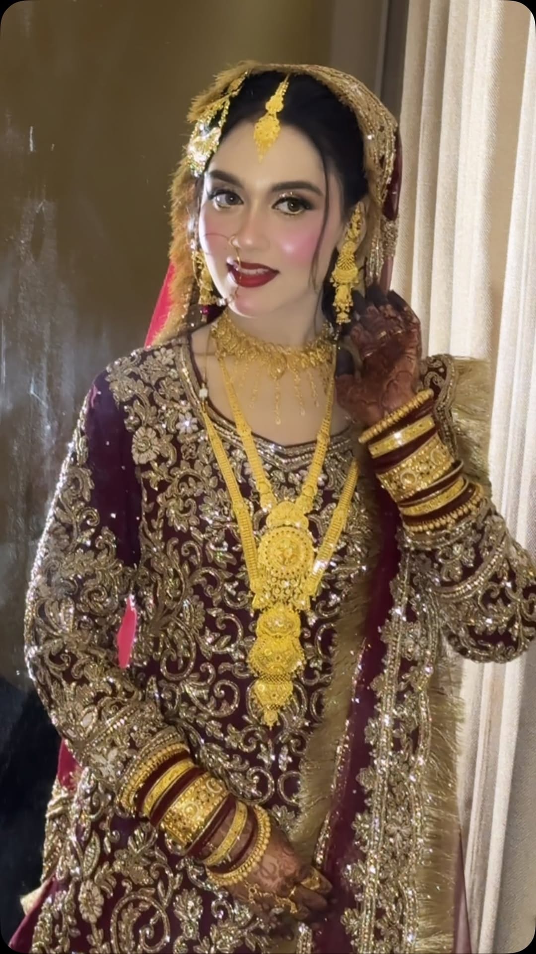 Post 5 by Aliza makeup artist on Instagram (video)