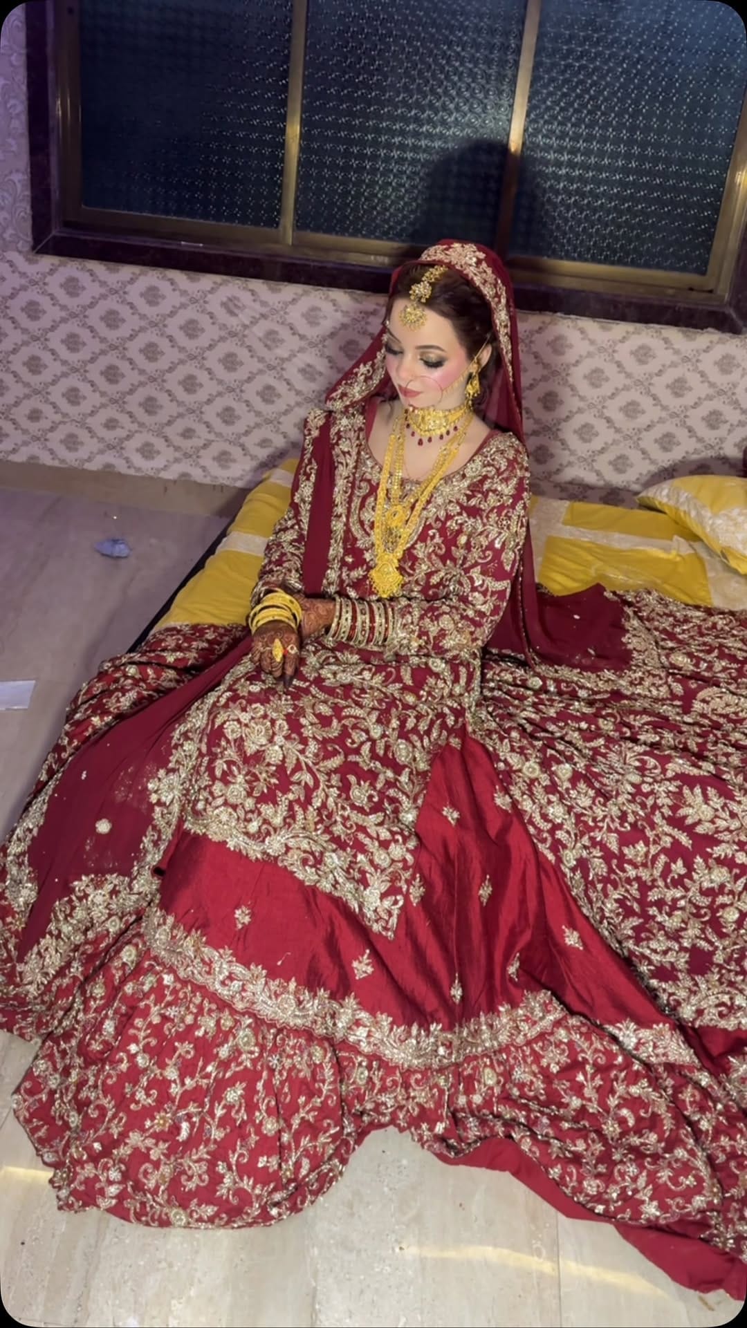 Post 1 by Aliza makeup artist on Instagram (video)