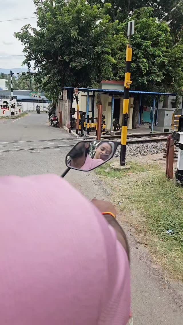 Post 3 by 🕊️ L O G I 💗 on Instagram (video)
