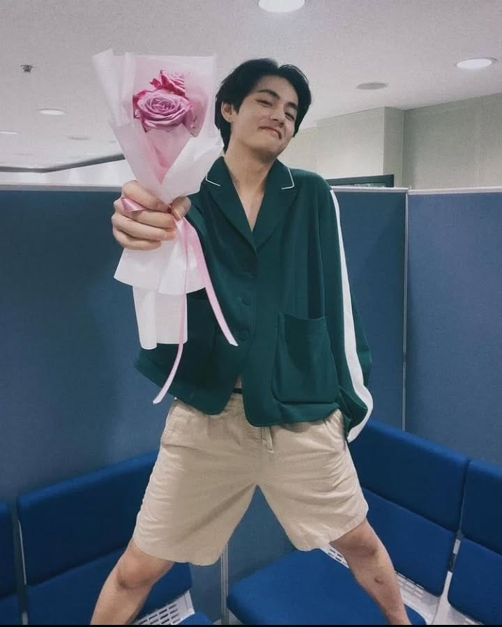 Post 10 by KIM TAEHYUNG (김태형) on Instagram (carousel)