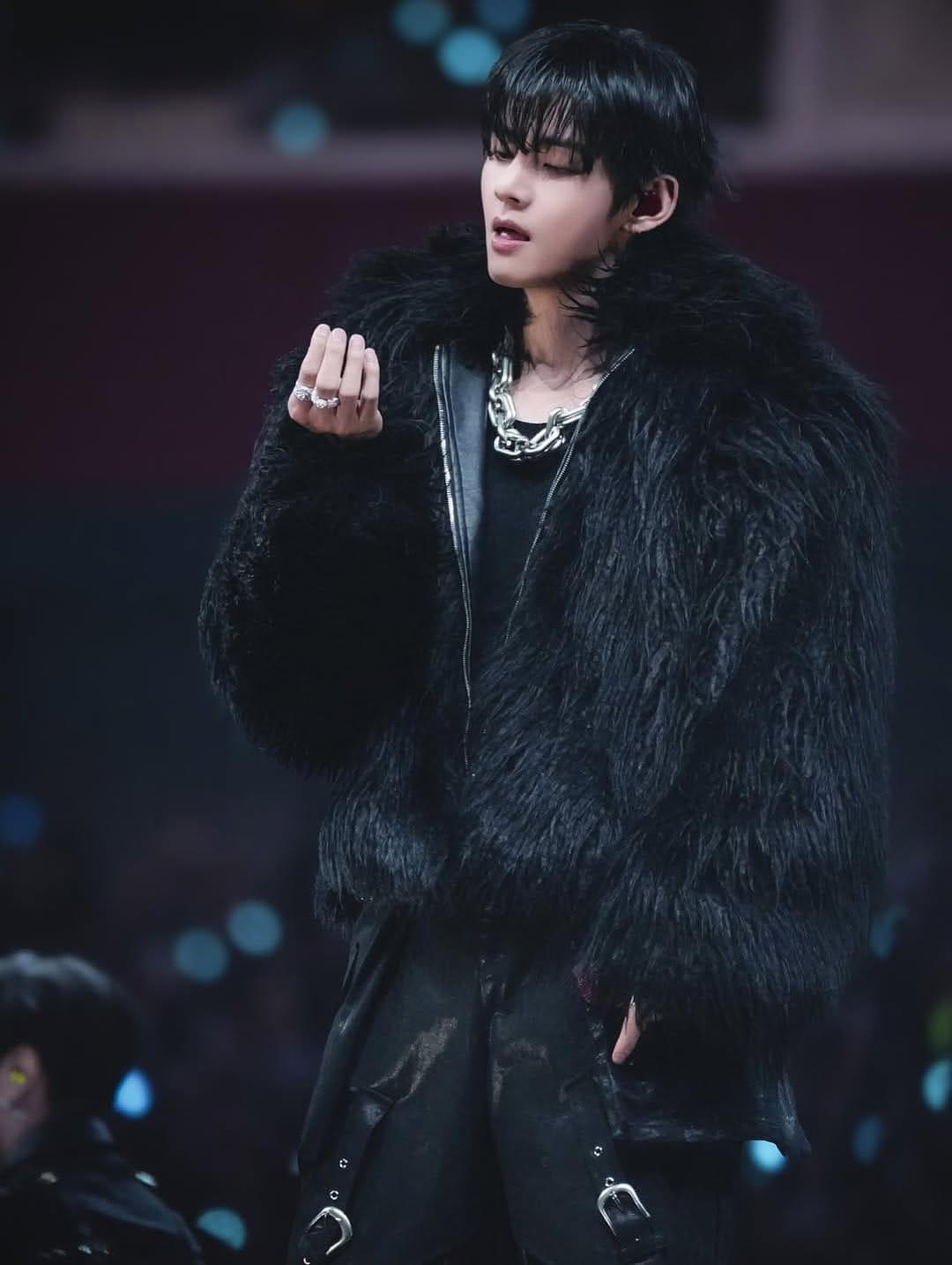 Post 3 by KIM TAEHYUNG (김태형) on Instagram (carousel)
