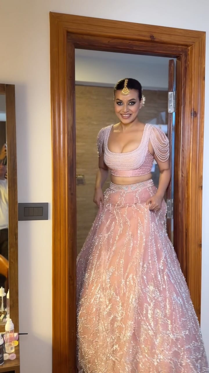 Post 2 by Malina Joshi on Instagram (video)