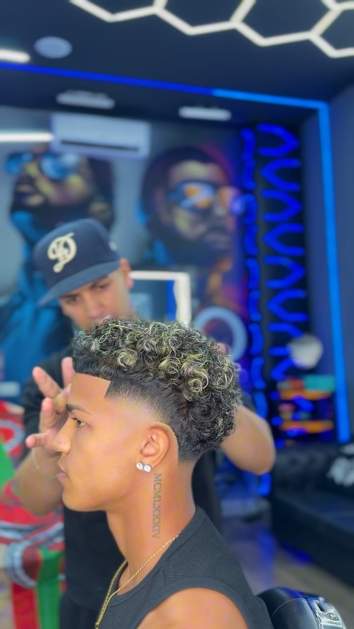 Post 3 by • SHITOS BARBER🇫🇷🥷🏻 • on Instagram (video)