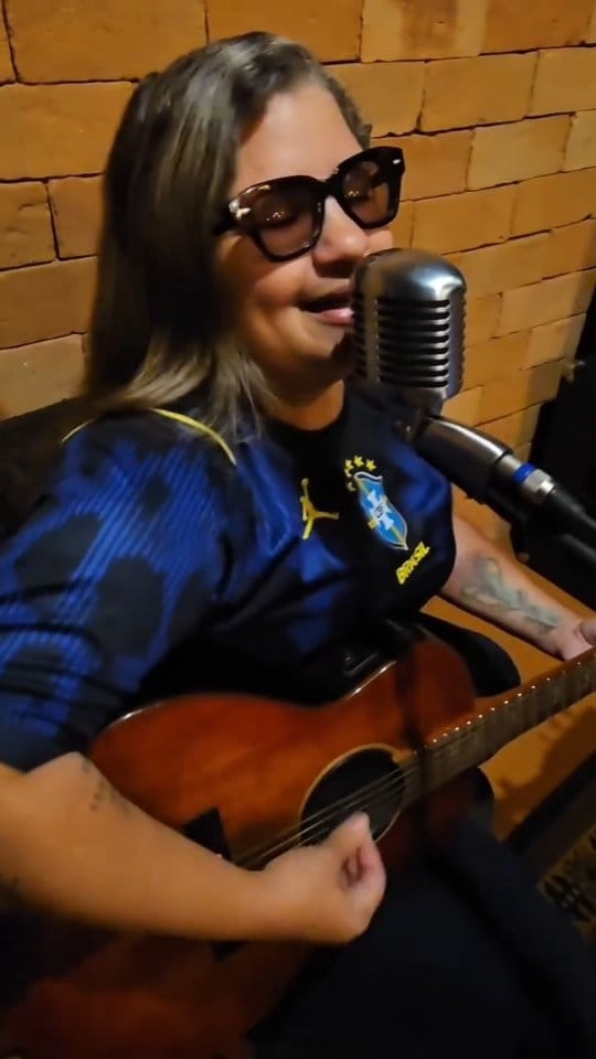 Post 5 by Natália Kurtz | Cantora on Instagram (video)