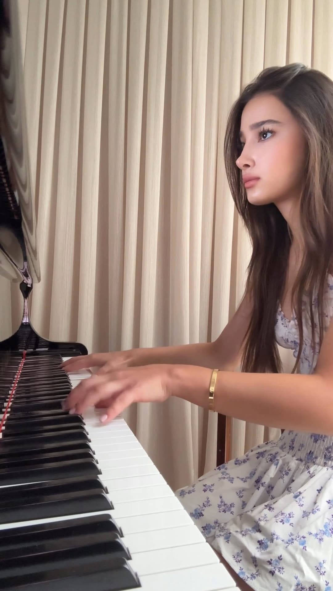 Post 8 by Deniz Alpaslan on Instagram (video)