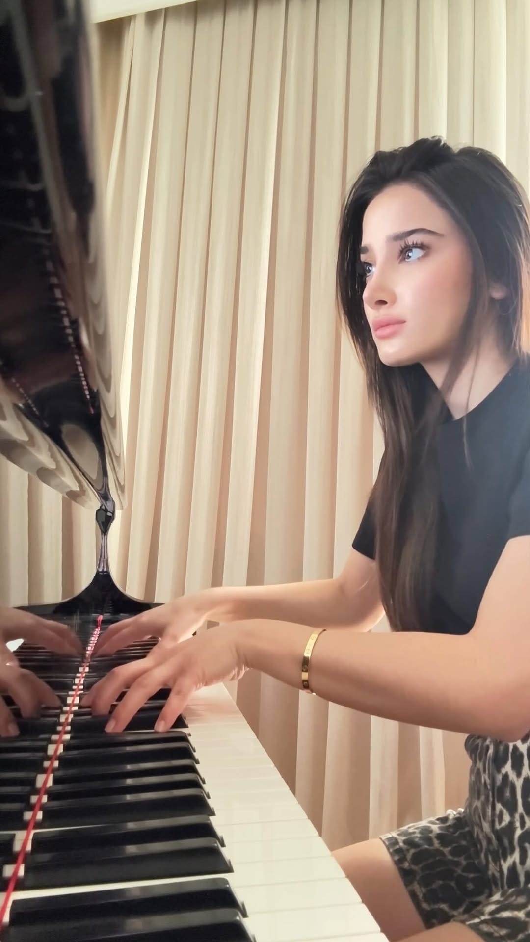 Post 6 by Deniz Alpaslan on Instagram (video)