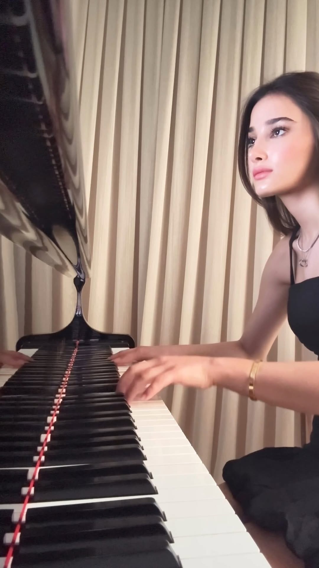 Post 5 by Deniz Alpaslan on Instagram (video)