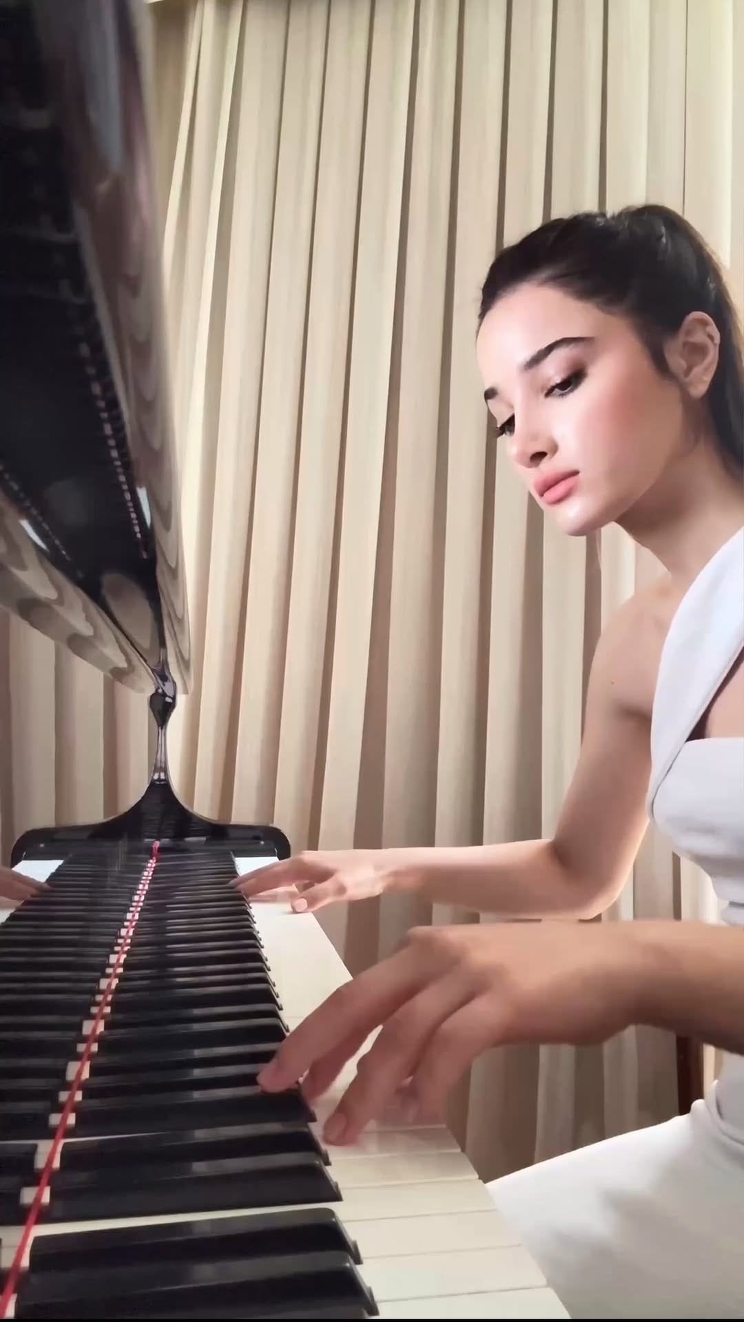 Post 7 by Deniz Alpaslan on Instagram (video)