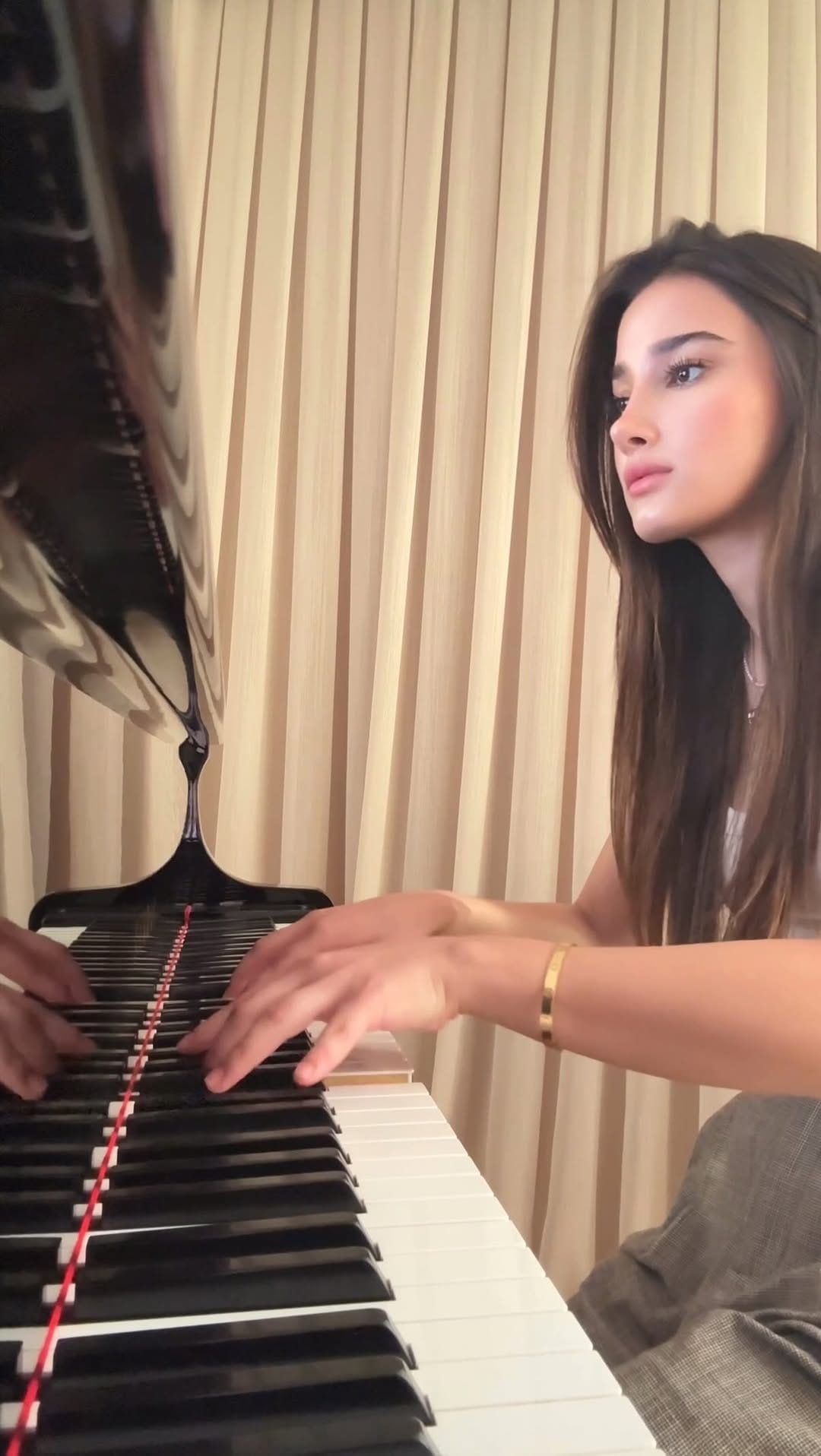 Post 1 by Deniz Alpaslan on Instagram (video)