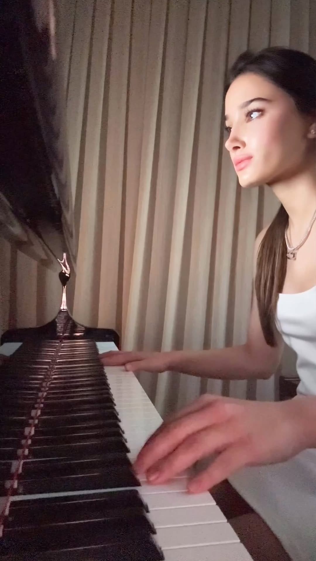 Post 3 by Deniz Alpaslan on Instagram (video)