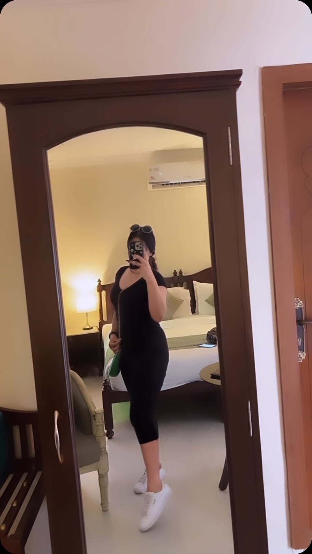 Post 10 by Kanishka Arora 🎀 on Instagram (video)