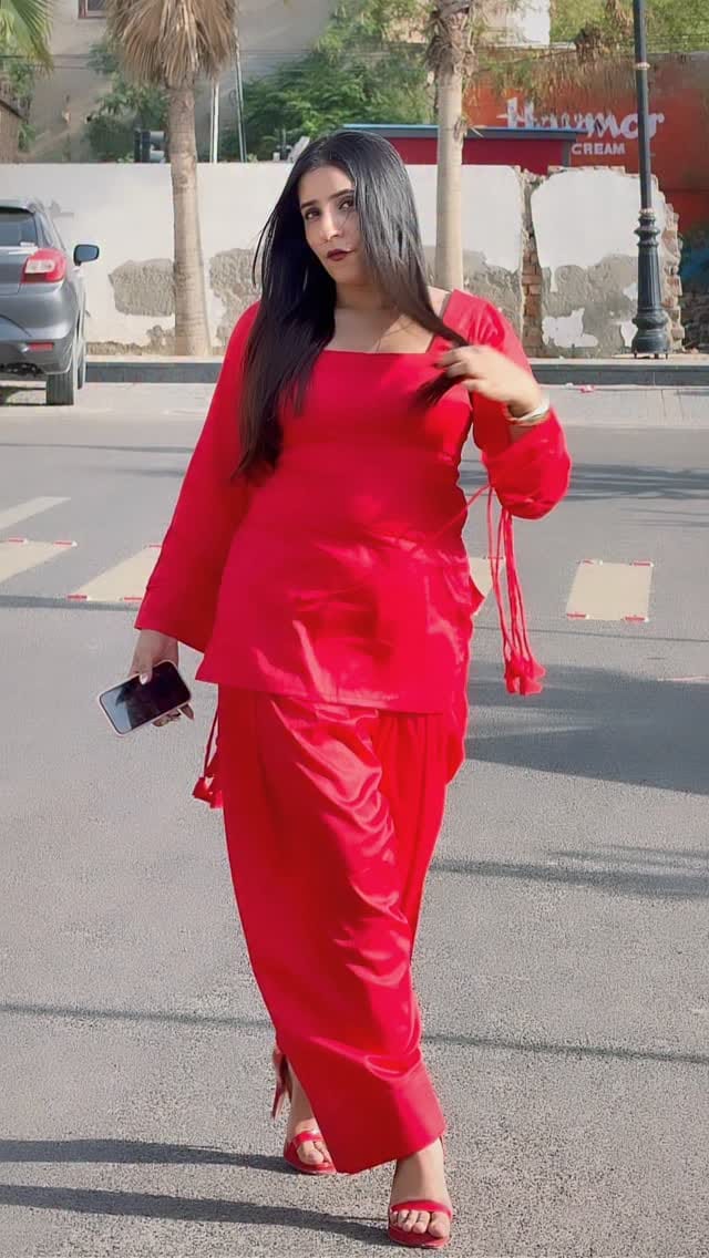 Post 7 by Kanishka Arora 🎀 on Instagram (video)