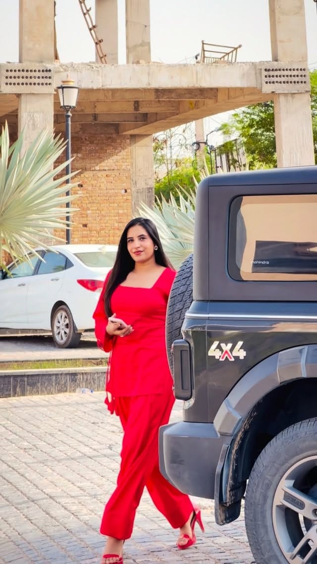 Post 3 by Kanishka Arora 🎀 on Instagram (video)