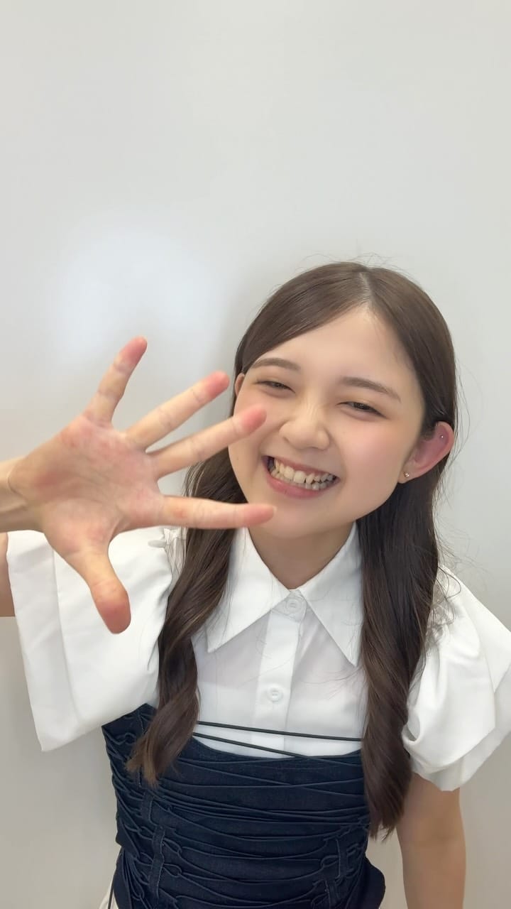 Post 2 by ANGERME (アンジュルム) on Instagram (video)