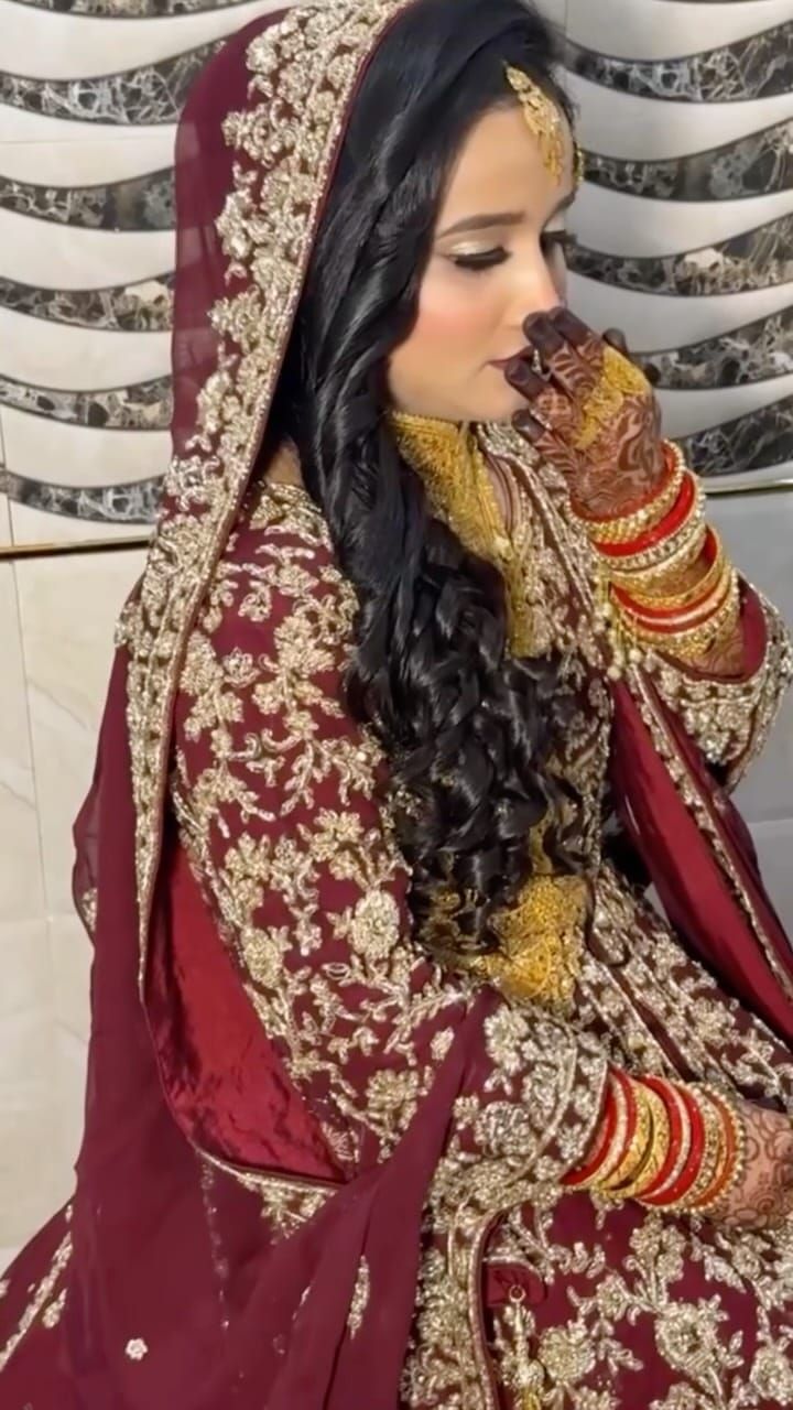 Post 5 by Gazala makeup artist on Instagram (video)