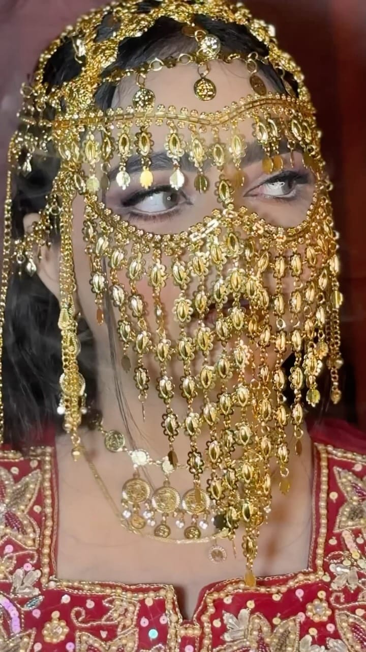 Post 2 by Gazala makeup artist on Instagram (video)